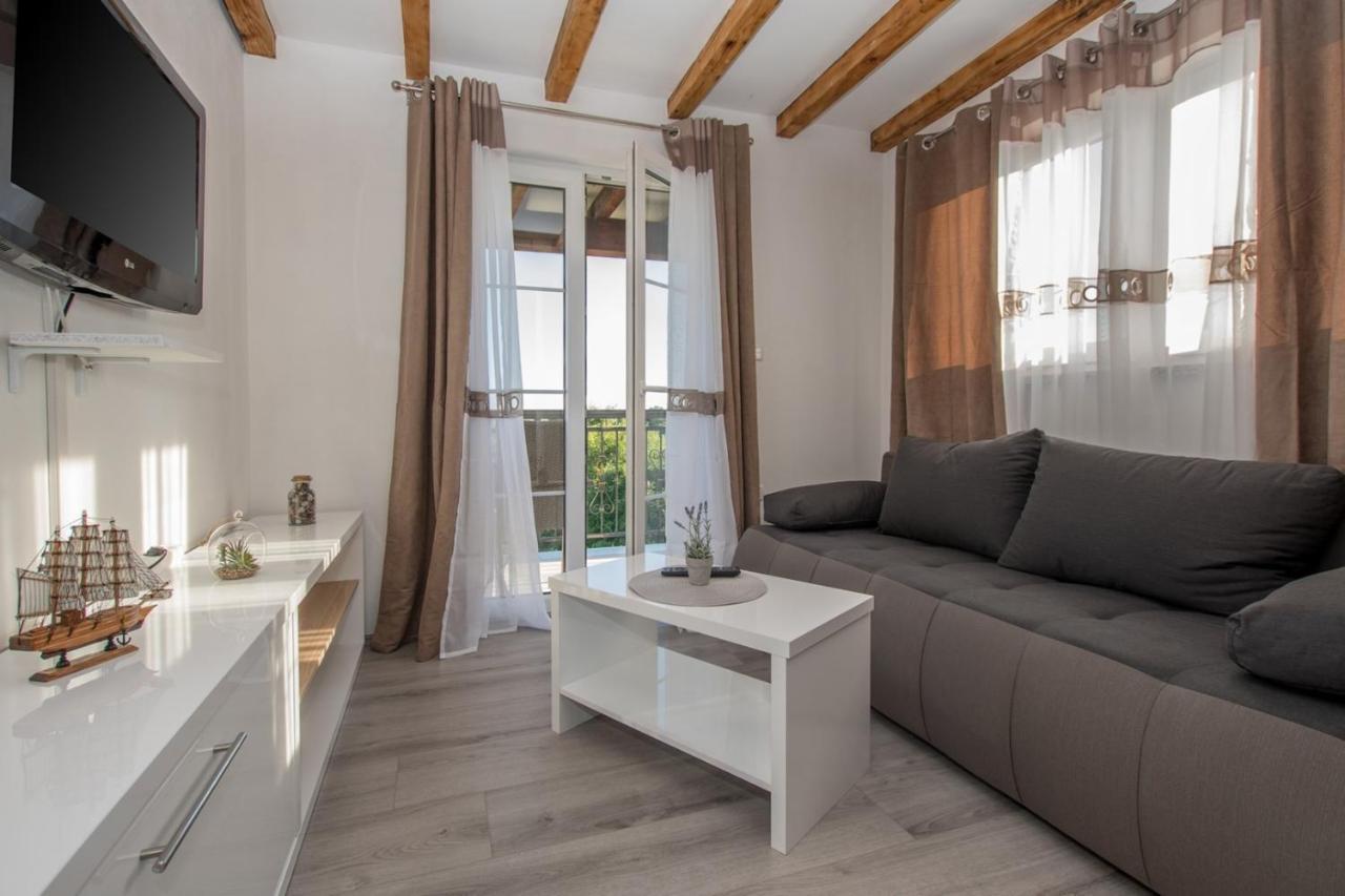 Lavanda House With Apartments Buje Dış mekan fotoğraf